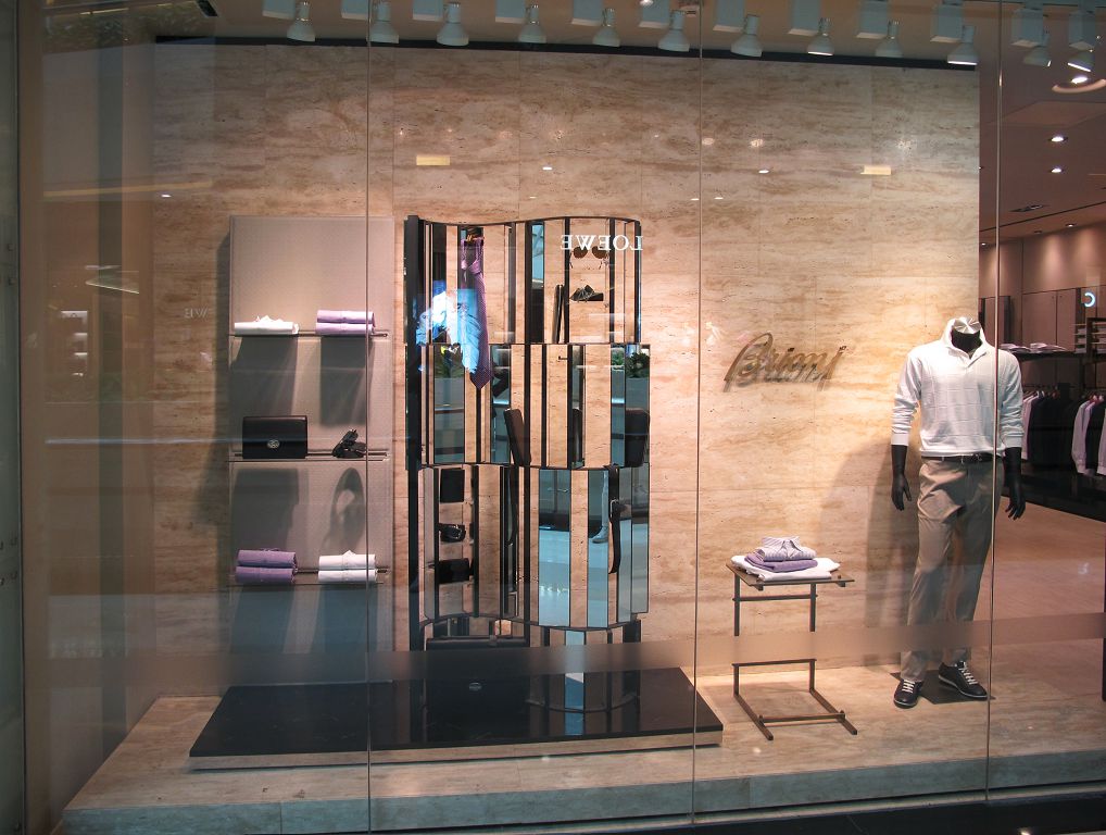 Brioni Windows display