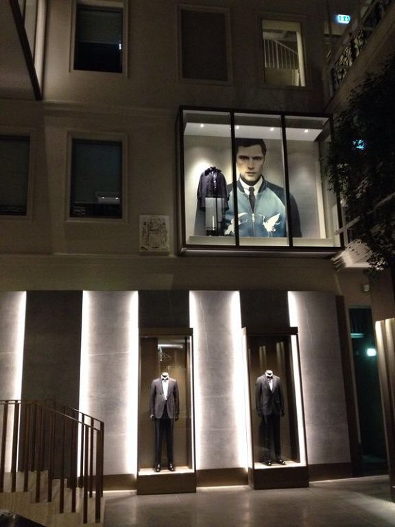 Brioni Windows display