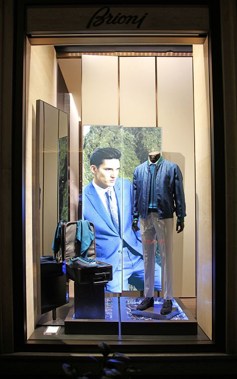 Brioni Windows display