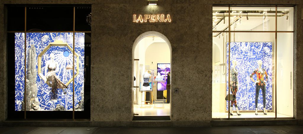 20175la_perla_windows_display.jpg