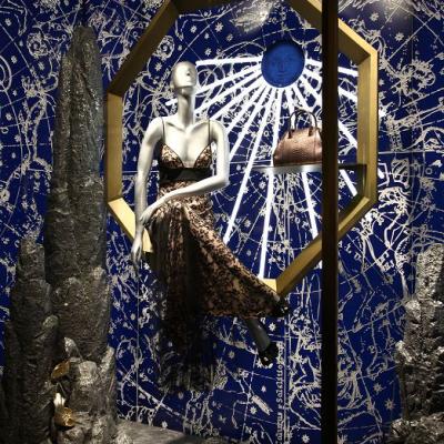 20177la Perla Windows Display