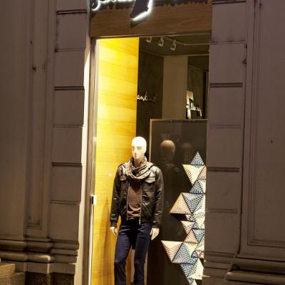7for All Mankind Windows Display002
